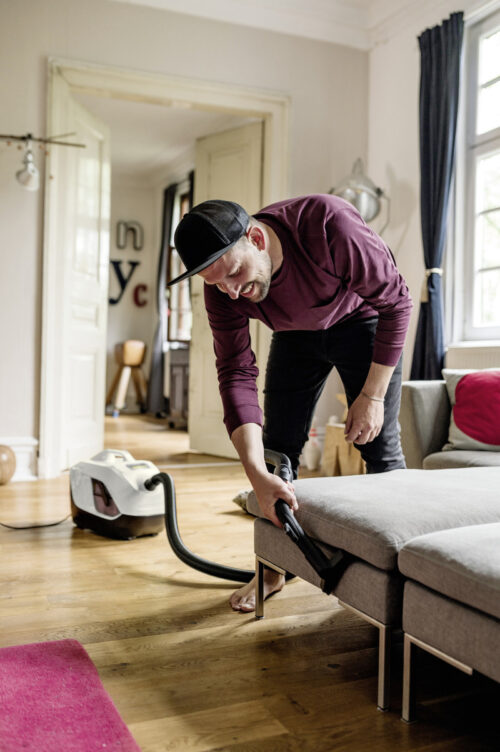 Karcher DS6 Vacuum Cleaner with Water Filter - Image 2