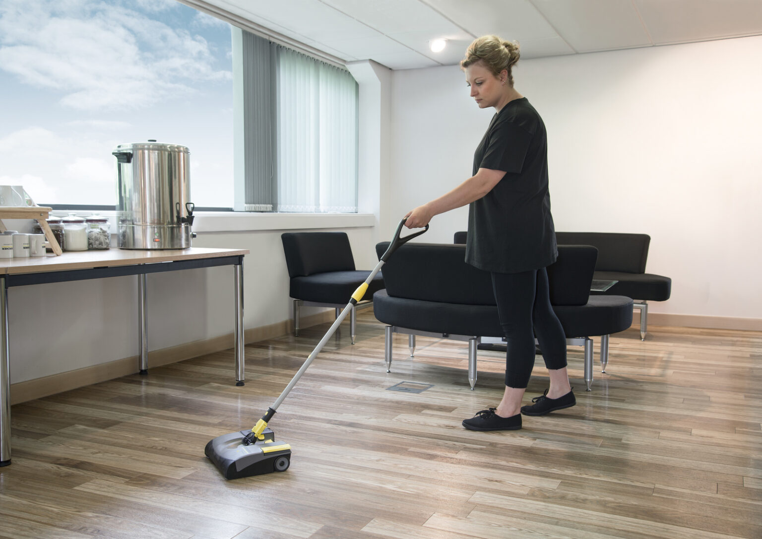 Karcher EB30/1 Electric Broom Cleaning Clinic