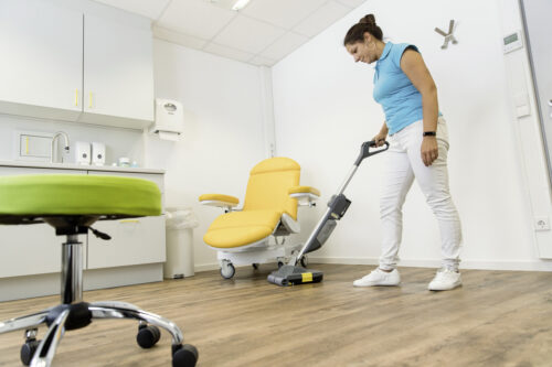 Karcher Professional BR30/1 BP Cordless Scrubber Drier - Image 4